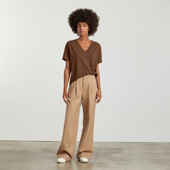 Everlane V-Neck Hemp Tee Size M in Espresso - Picture 5 of 6